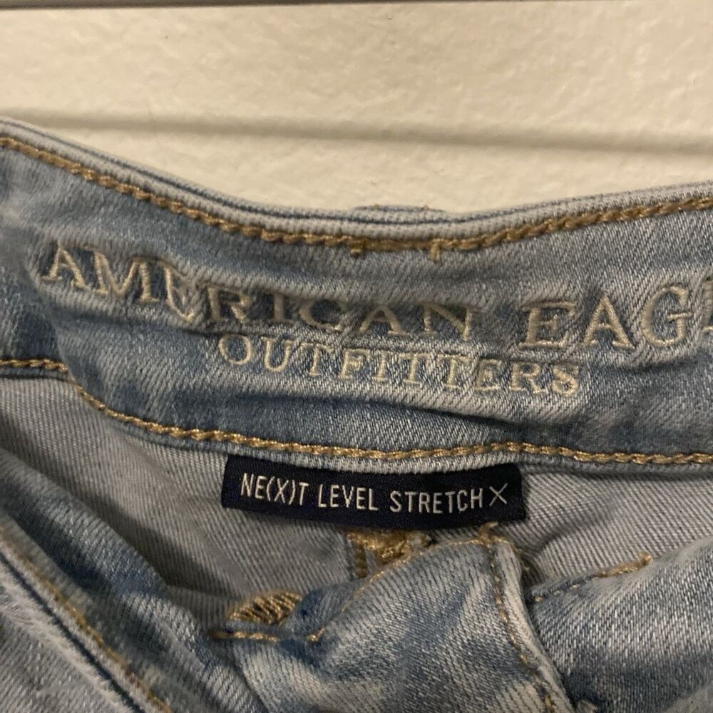 AMERICAN EAGLE OUTFITTERS Next Level Stretch light wash zip fly cut off shorts 6 - Picture 8 of 12